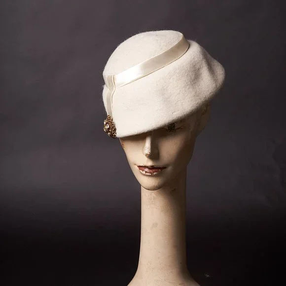 1950s Cream Felt and Ribbon Hat Vintage-1940s-50s-Black-Wool-  main image 4